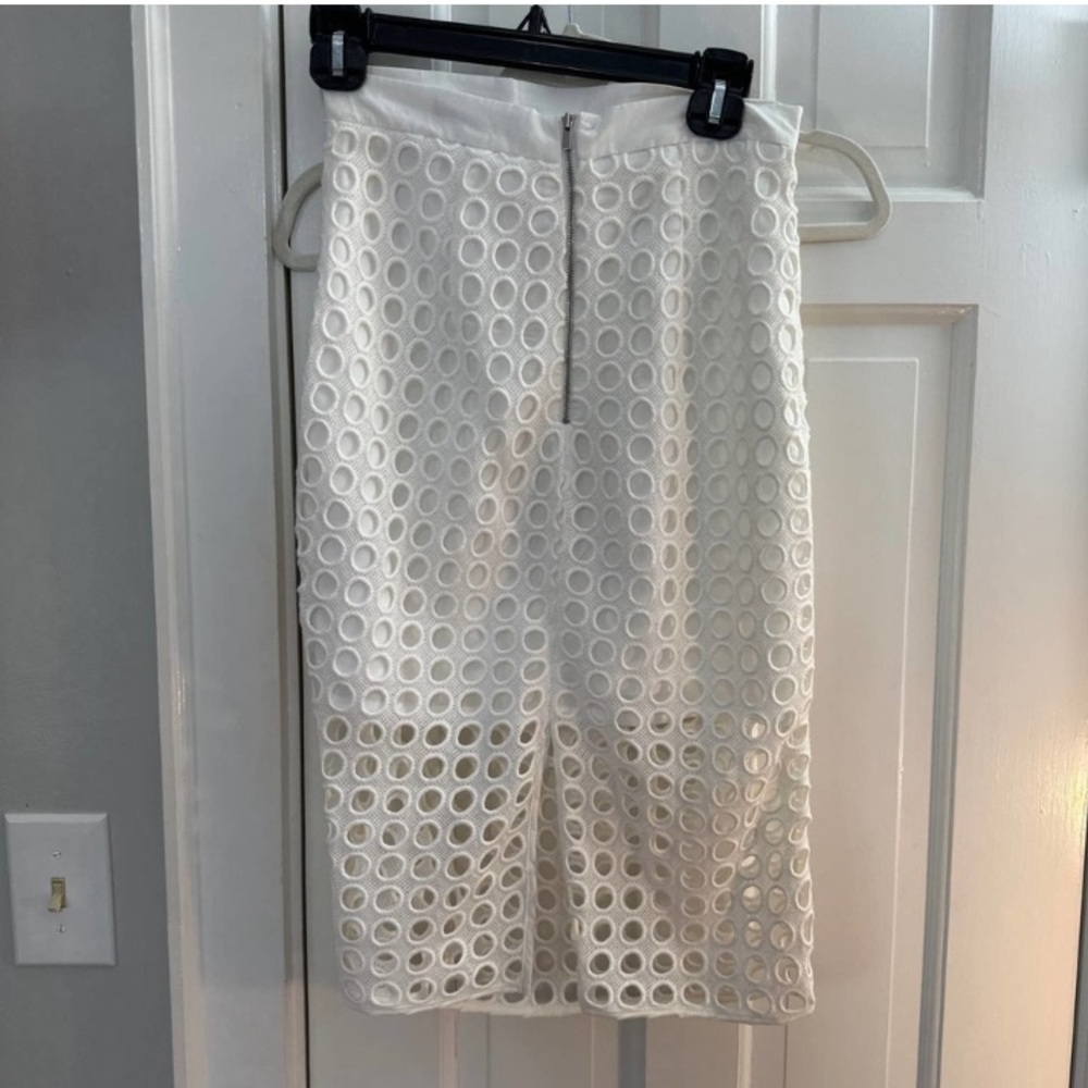 Banana Republic White Circle Lace Overlay Pencil Skirt Womens Size 12 petite - Picture 3 of 4